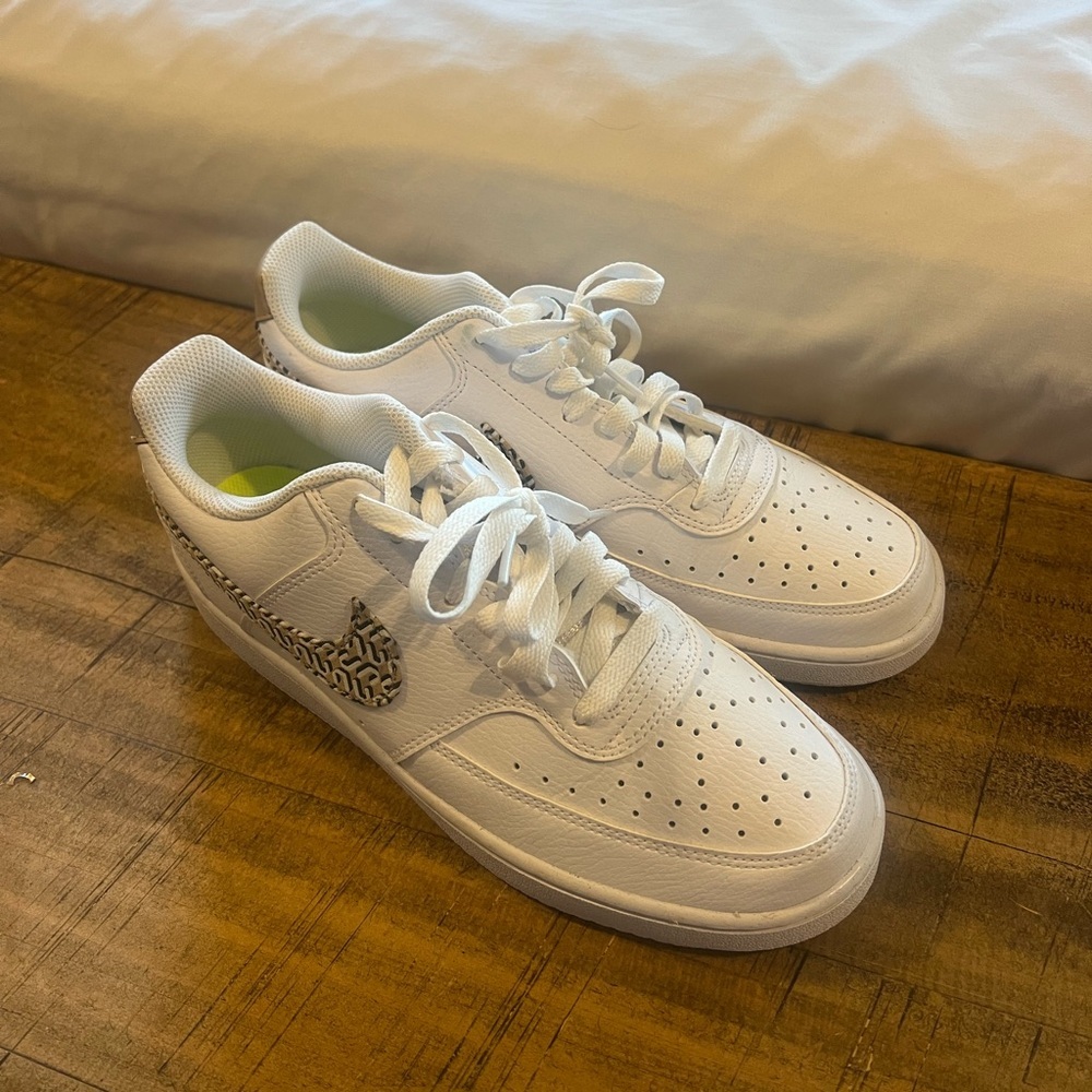 Women's Court Vision Low Casual Sneakers - Picture 2 of 6
